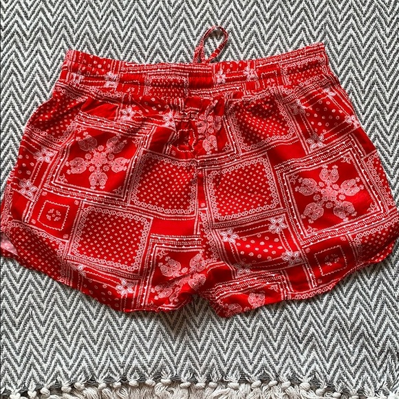 Mossimo Red pattern shorts - Picture 2 of 3